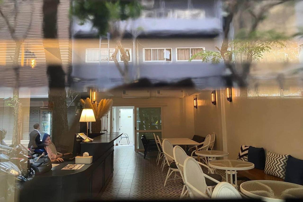 Forgotten Hostel Silom Bangkok Exterior photo